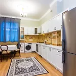 Bright 4 Bedroom Apartment In Old Town