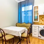 Bright 4 Bedroom Apartment In Old Town