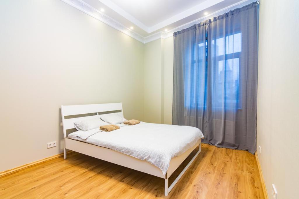 Bright 4 Bedroom In Old Town Appartement