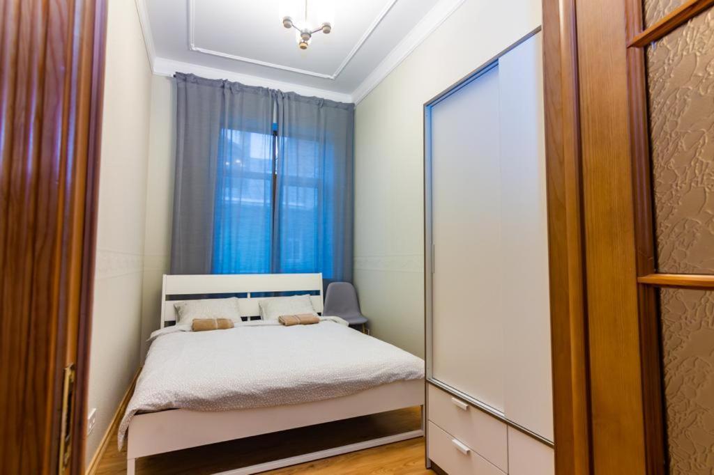 Bright 4 Bedroom In Old Town