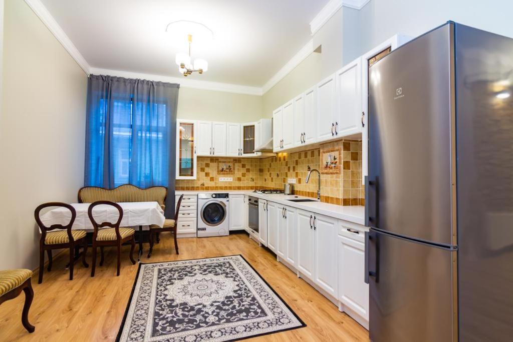 Appartement Bright 4 Bedroom In Old Town *
