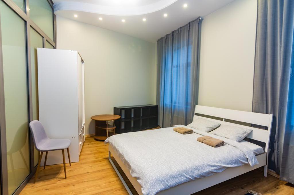 Bright 4 Bedroom In Old Town Appartement *