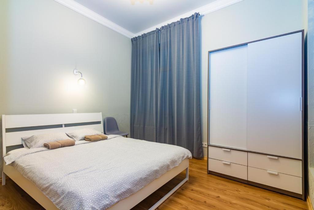 Bright 4 Bedroom In Old Town