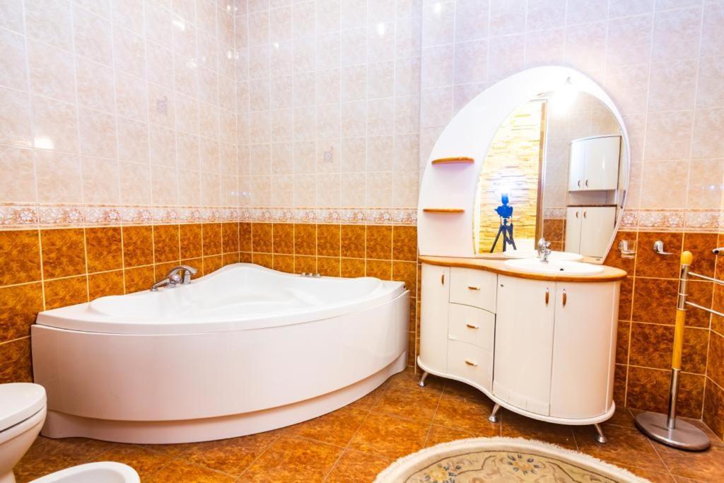 Bright 4 Bedroom In Old Town Appartement